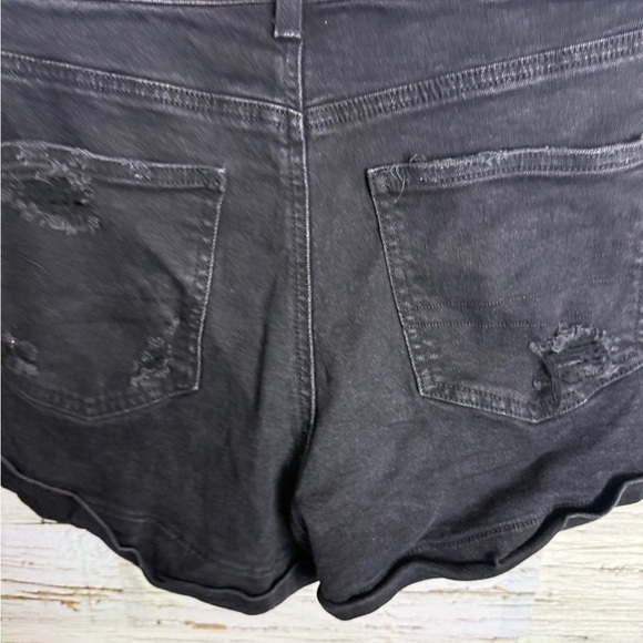 American Eagle Mom short black distressed size 6 - Picture 4 of 7